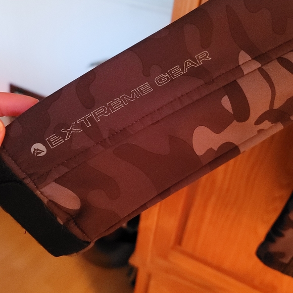 Boy's snow jacket - Picture 2 of 5